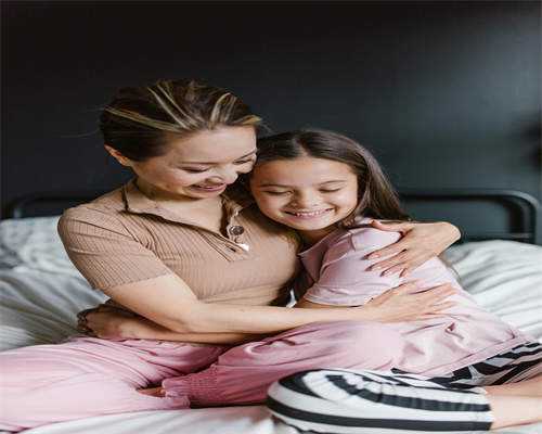 试管婴儿受精卵分裂与胚胎移植：深入解析